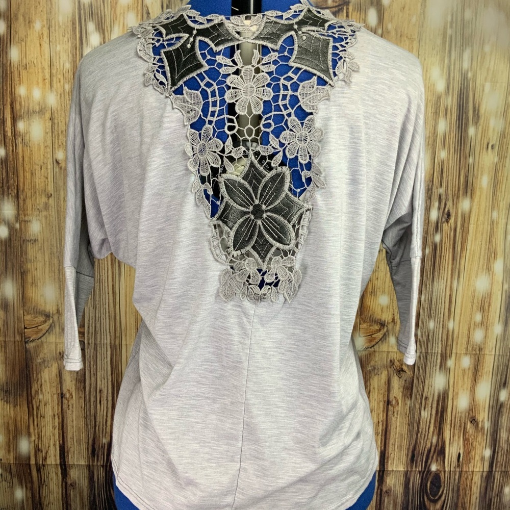 Bleev back lace top